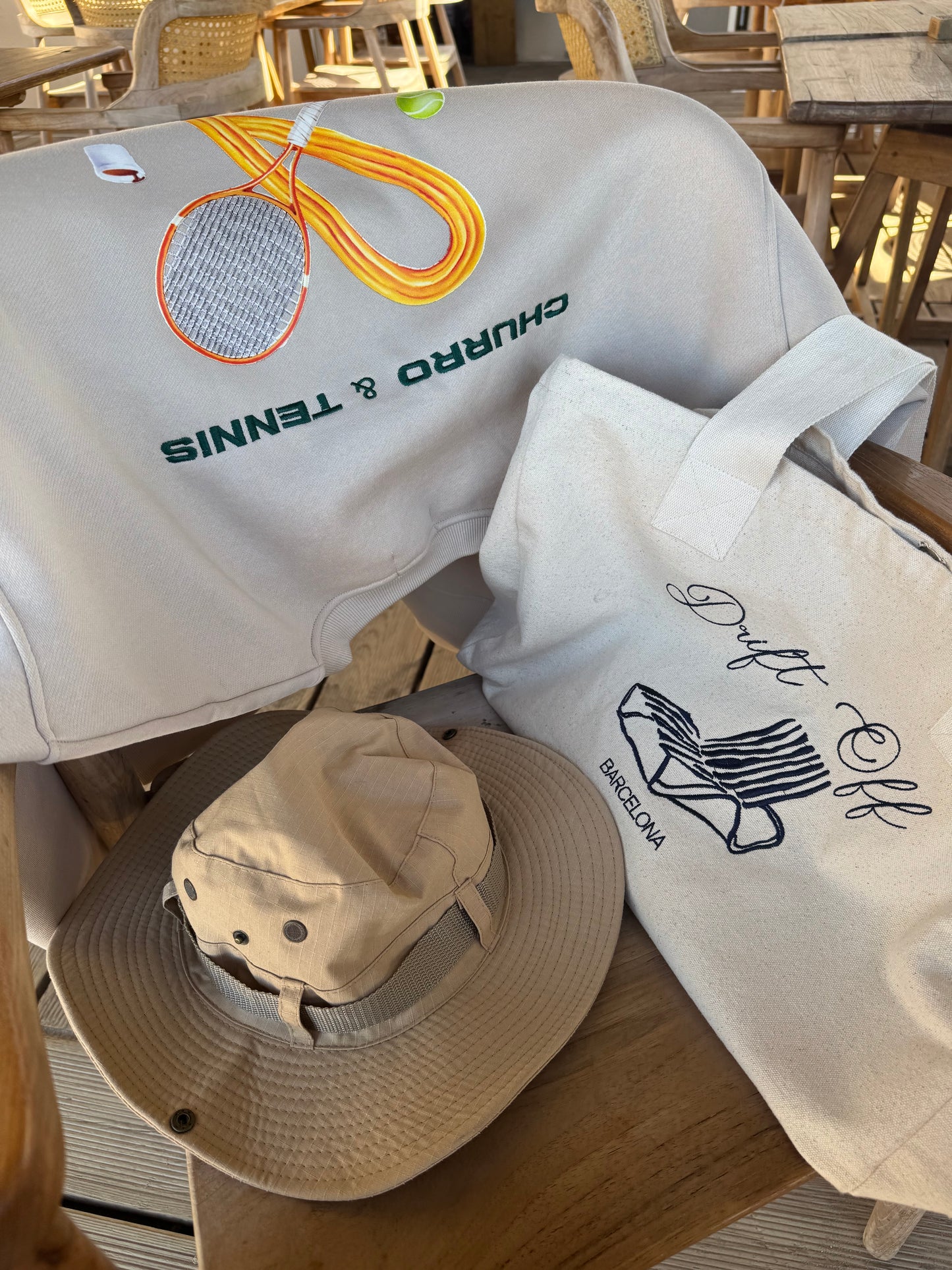 Sudadera Churro y Tenis en Beige