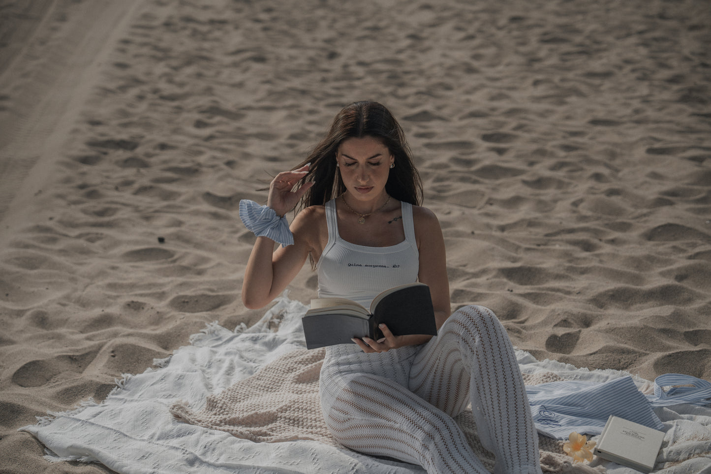 Top Blanco de algodón 100% con frase en catalán: "Quina sorpresa. Eh?" (Qué sorpresa. ¿Eh?)